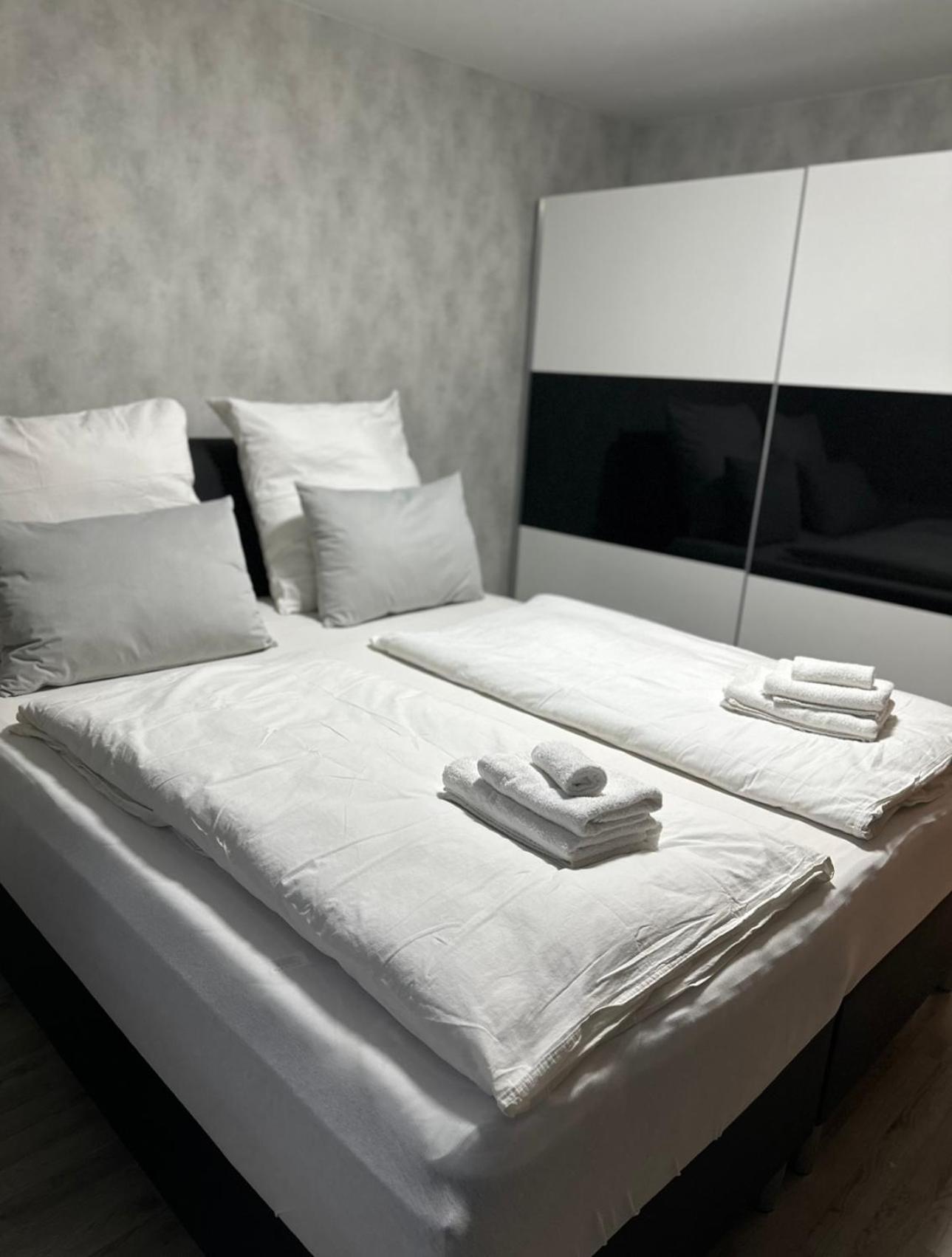 Fewo Am Deich 1 Zentral Mit Stadtblick Und Kontaktloser Check In Bremerhaven Luaran gambar