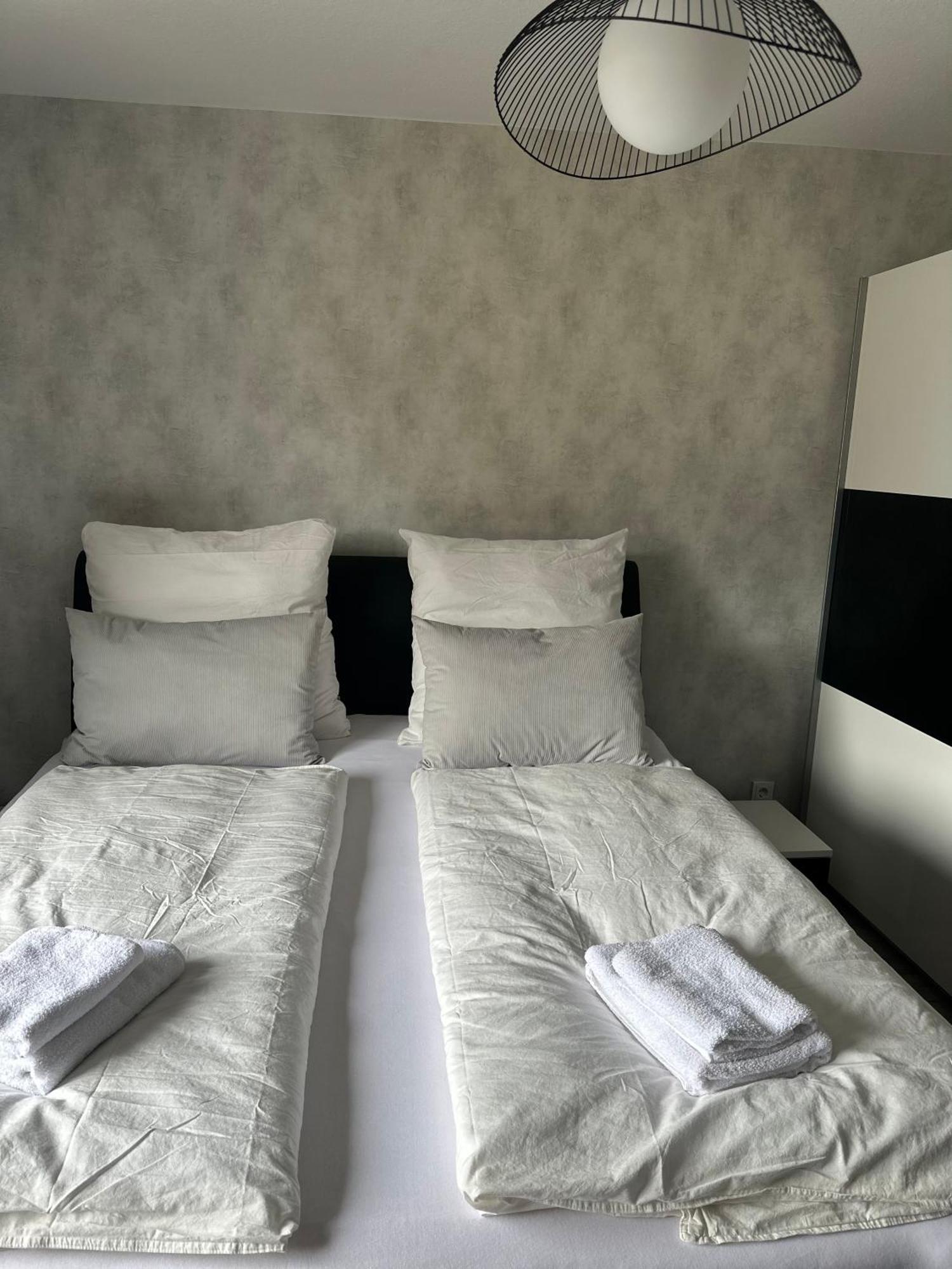 Fewo Am Deich 1 Zentral Mit Stadtblick Und Kontaktloser Check In Bremerhaven Luaran gambar