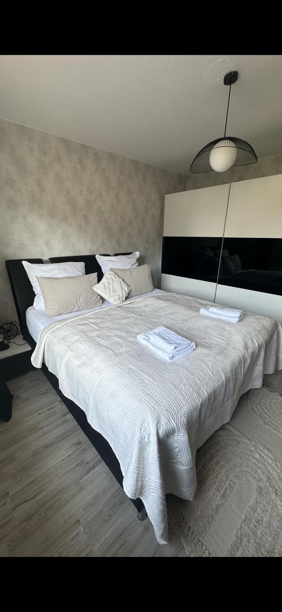 Fewo Am Deich 1 Zentral Mit Stadtblick Und Kontaktloser Check In Bremerhaven Luaran gambar