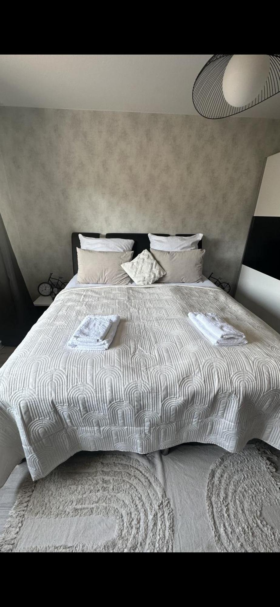 Fewo Am Deich 1 Zentral Mit Stadtblick Und Kontaktloser Check In Bremerhaven Luaran gambar